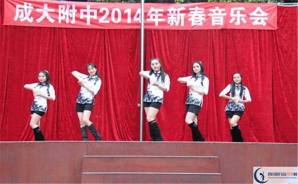 成都大學(xué)附屬中學(xué)2020年外地生學(xué)費(fèi)是多少？