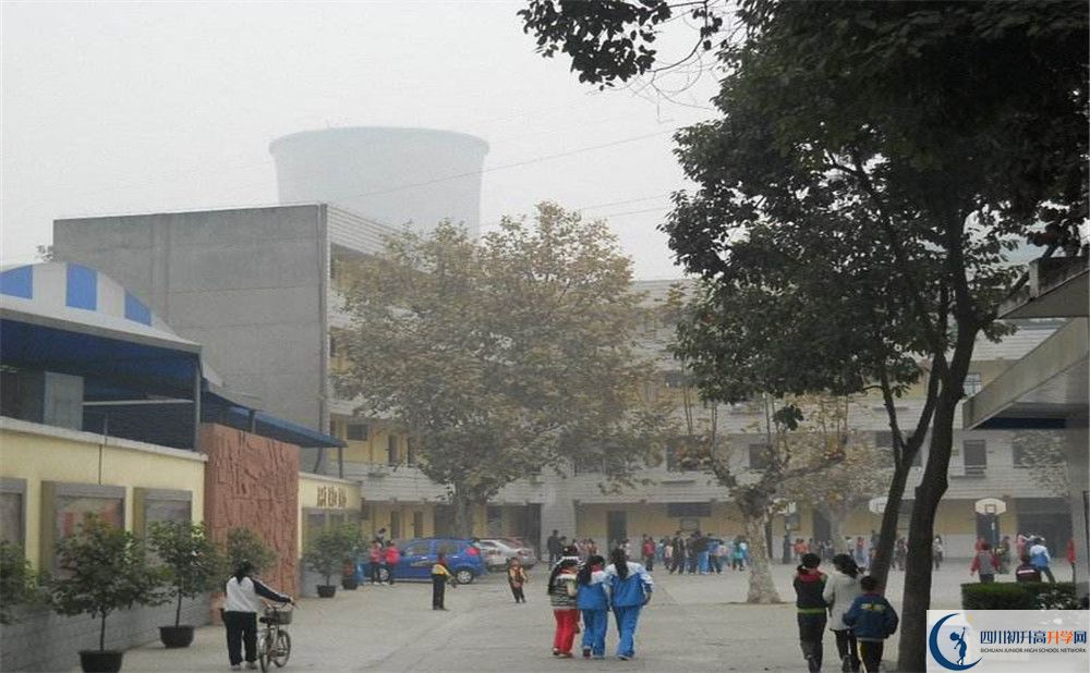 成都列五中學招生考試科目是什么？