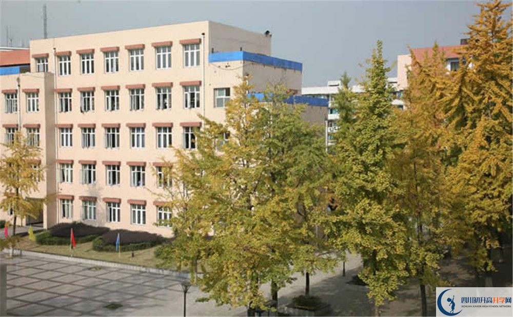成都西藏中學(xué)的高中住宿怎么樣？