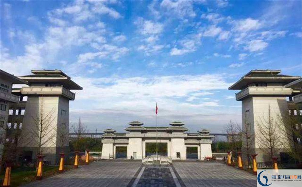 成都石室中學(xué)北湖校區(qū)高中住宿怎么樣？