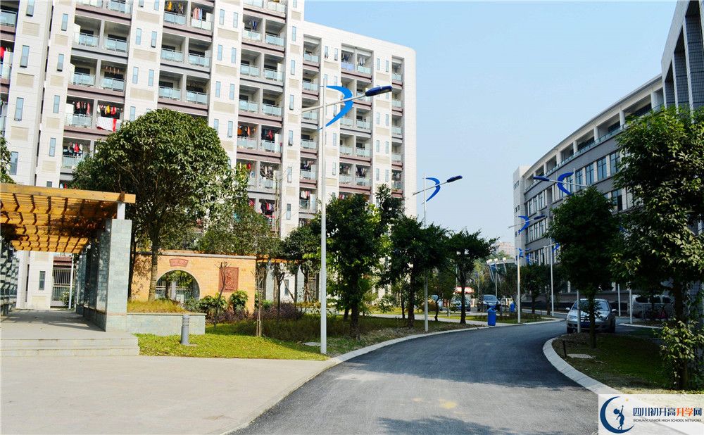 大彎中學高中部地址在哪？