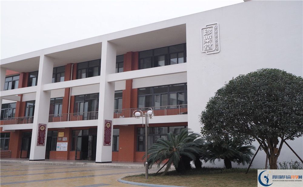金堂中學(xué)高中住宿怎么樣？