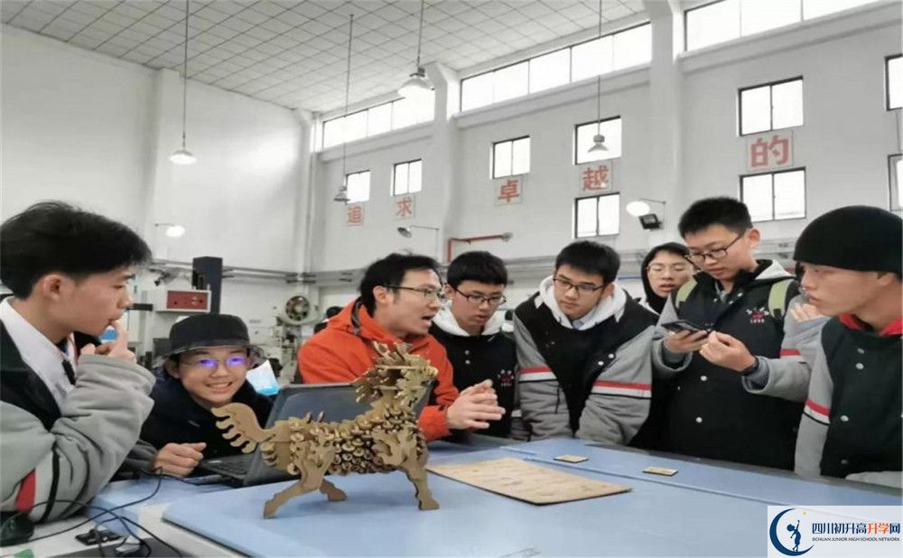 成都新津?yàn)槊鲗W(xué)校2020年外地生學(xué)費(fèi)是多少？