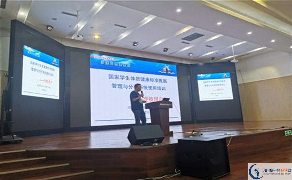 成都教科院附屬學校平行班與實驗班差多少？