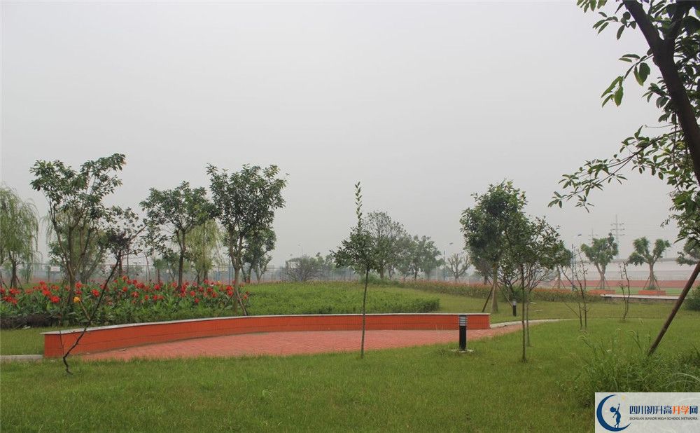 金堂中學(xué)是私立還是公立學(xué)校？