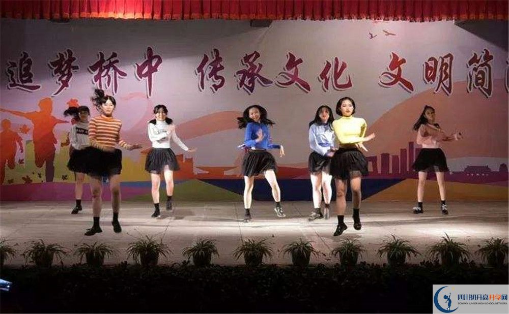 簡(jiǎn)陽(yáng)石橋中學(xué)平行班與實(shí)驗(yàn)班差多少？