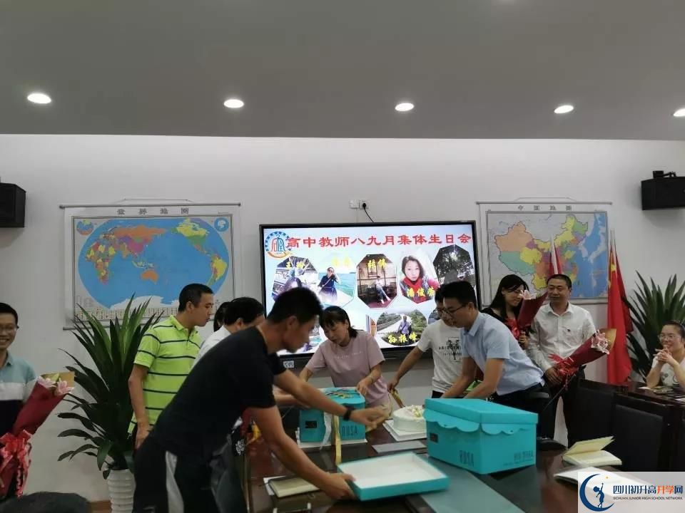 成都石室佳興外國語學(xué)校夏令營費用是多少？