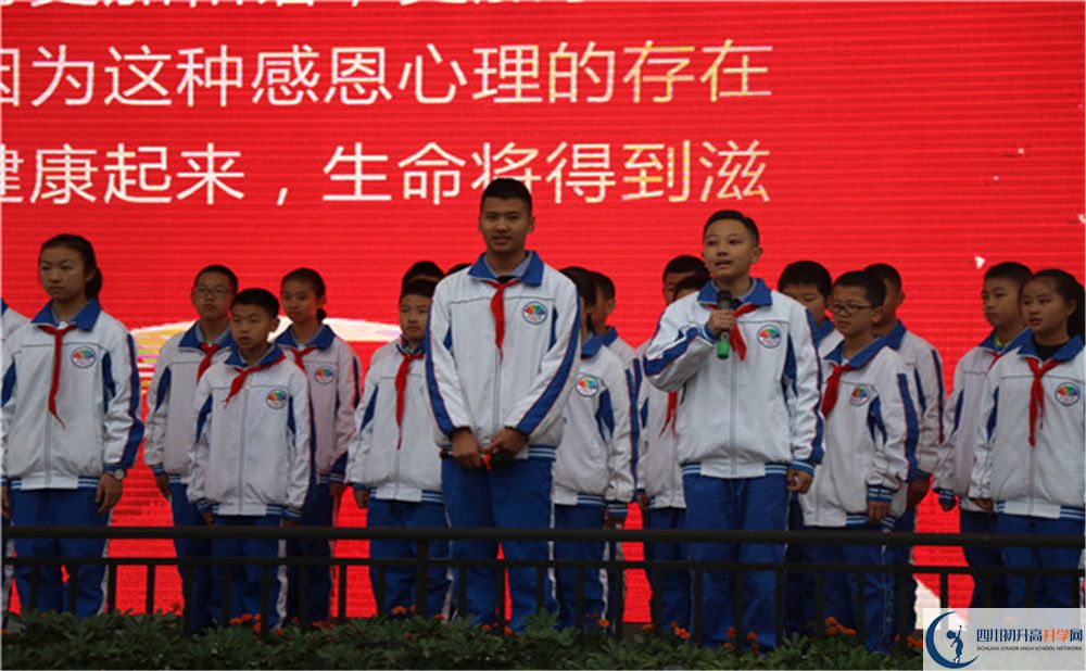 成都七中萬達學(xué)校是私立收費嗎？