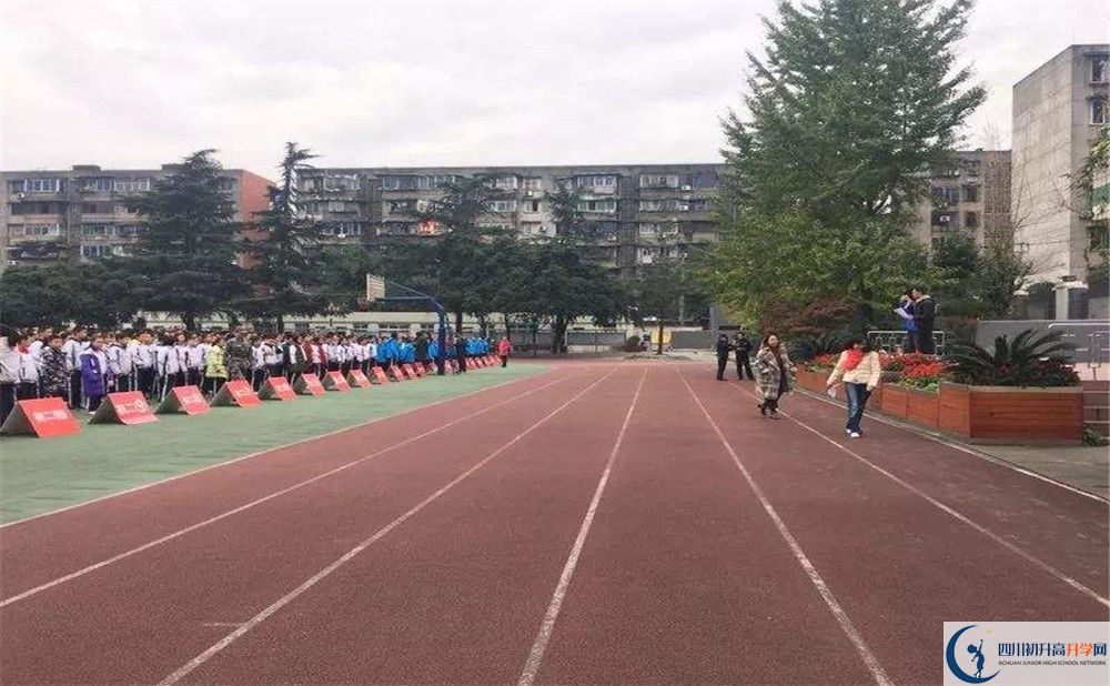 成都十八中實(shí)驗(yàn)班人數(shù)是多少？