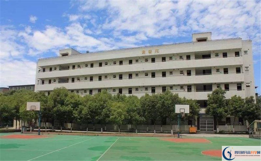 成都市籍田中學實驗班人數(shù)是多少？