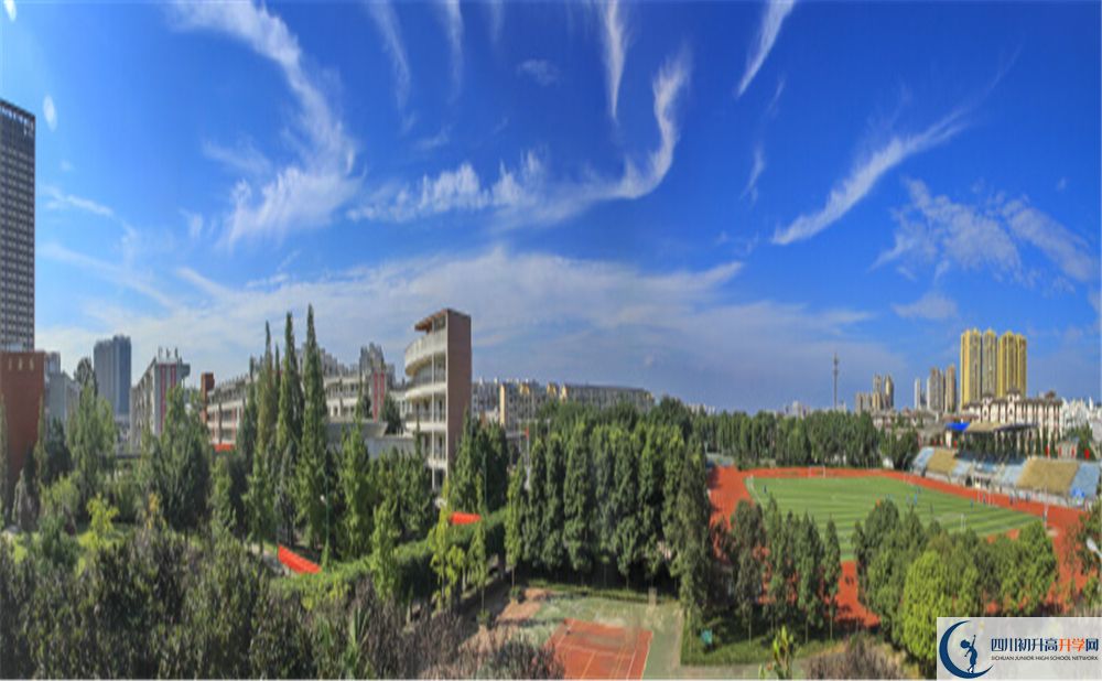 成都市龍泉中學(xué)實(shí)驗(yàn)班人數(shù)是多少？
