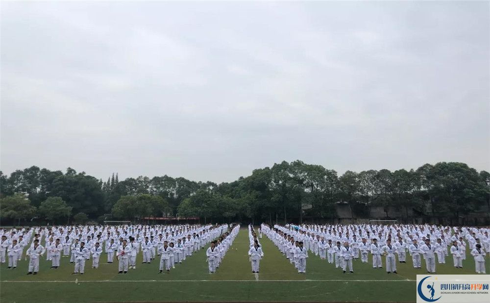 2020郫縣二中初升高分班考試題難不難？