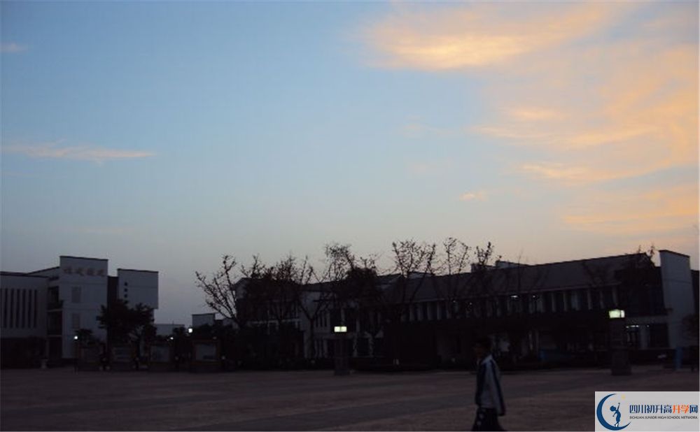 石室白馬中學高中平行班怎么樣？