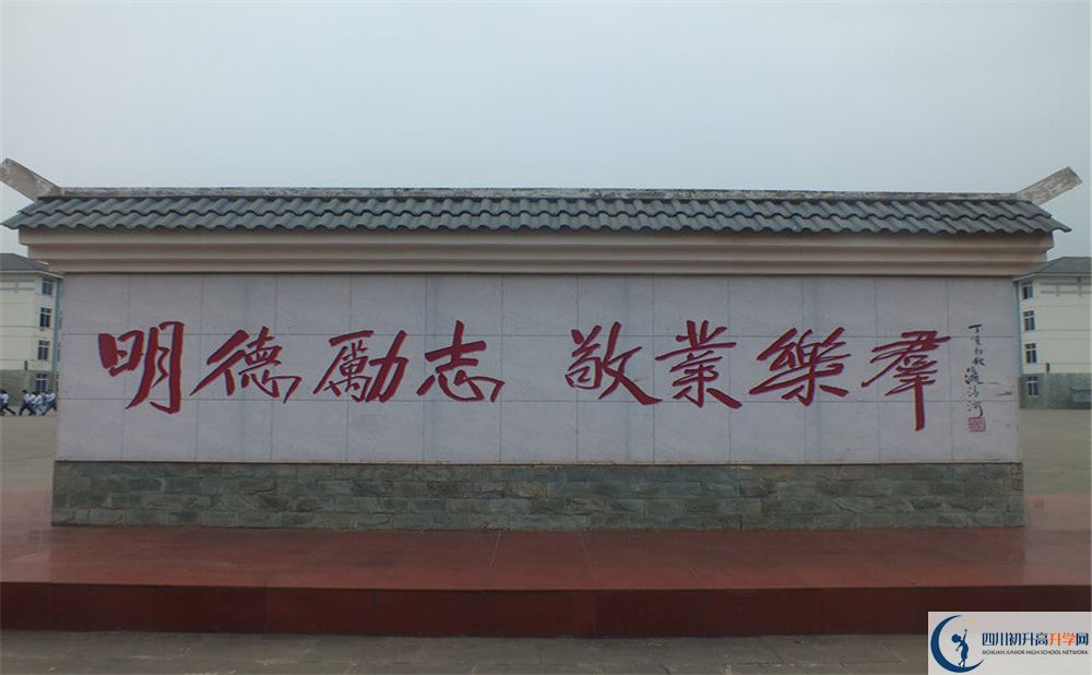 淮口中學(xué)是私立收費(fèi)嗎？