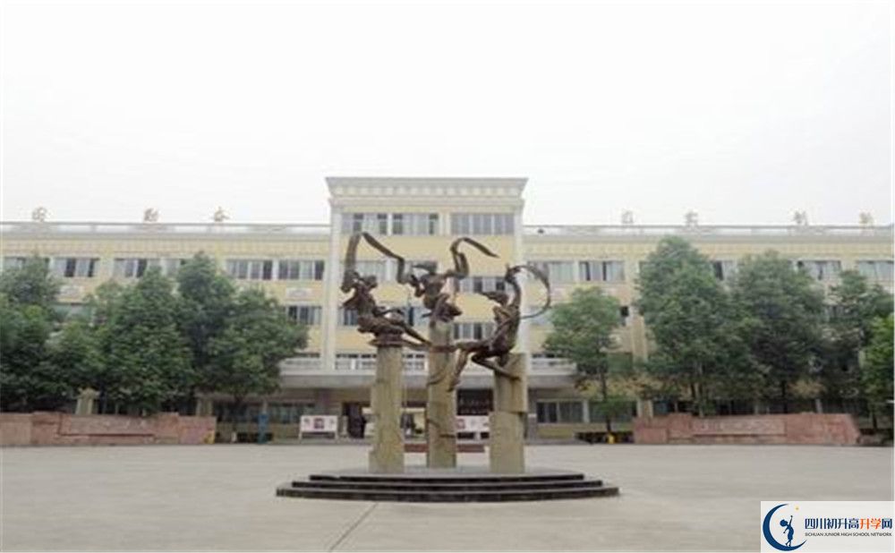 成都外國(guó)語學(xué)校實(shí)驗(yàn)班學(xué)費(fèi)貴嗎？