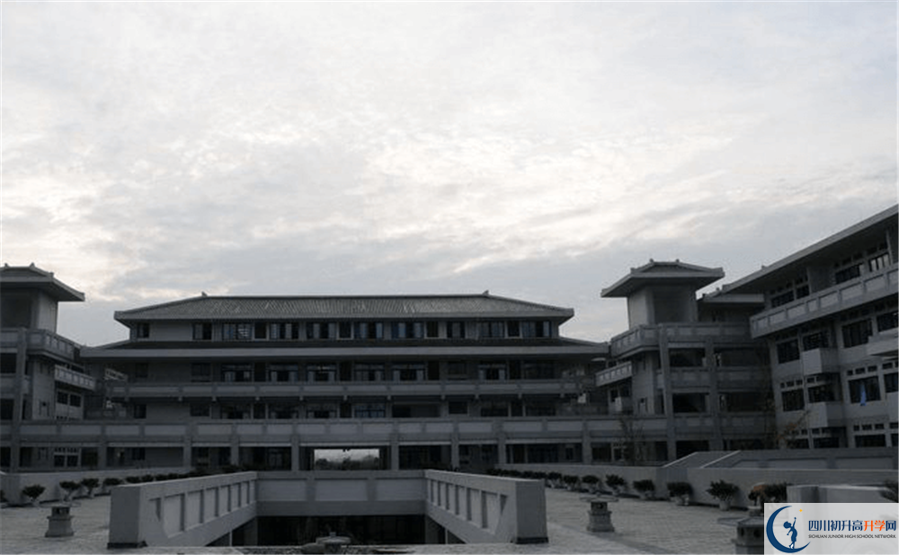 成都石室中學(xué)北湖校區(qū)與成都七中實(shí)驗(yàn)學(xué)校哪一個(gè)好？