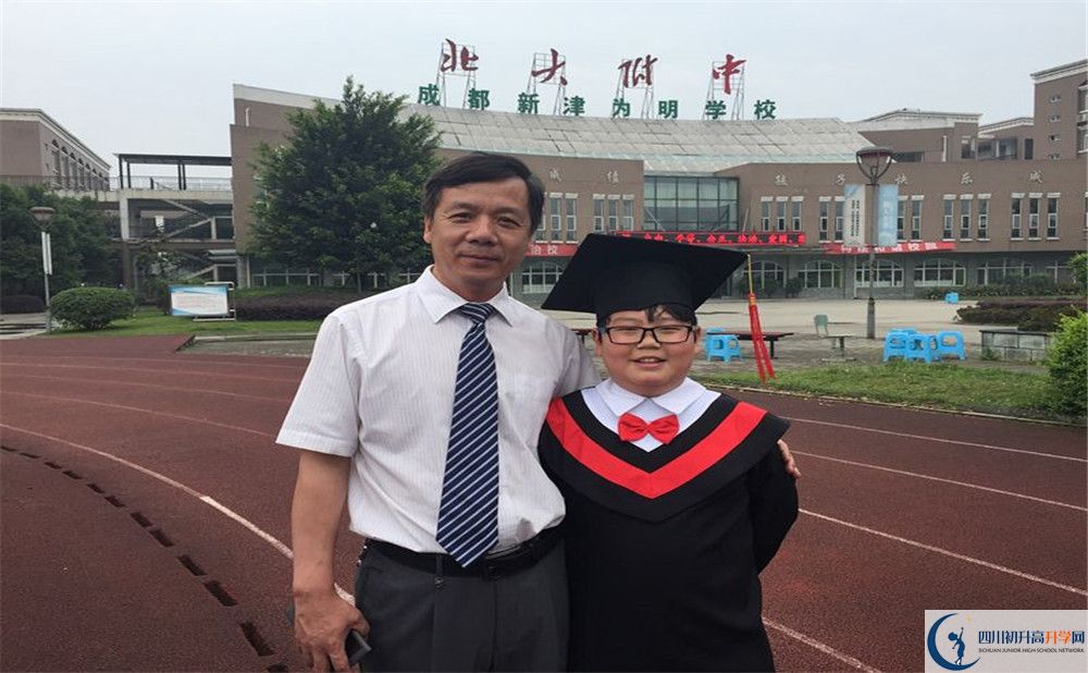 成都新津?yàn)槊鲗W(xué)校高中分班考試難嗎？