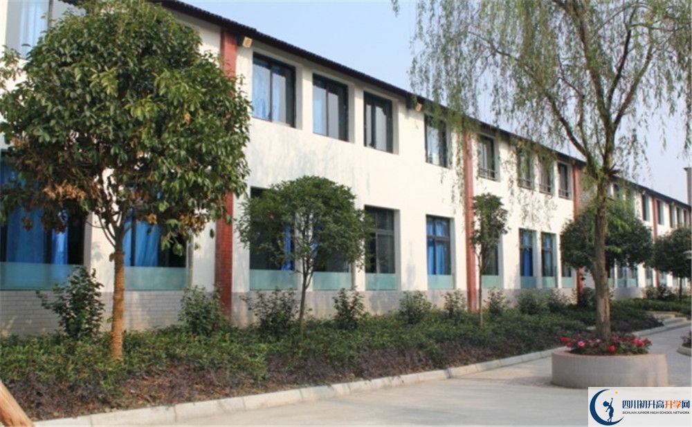 成都石室佳興外國(guó)語(yǔ)學(xué)校的國(guó)際班怎么樣？
