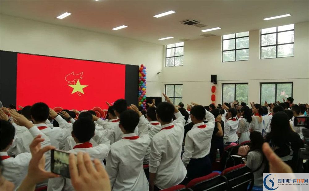 成都七中八一學(xué)校走讀生作息時間是多久？