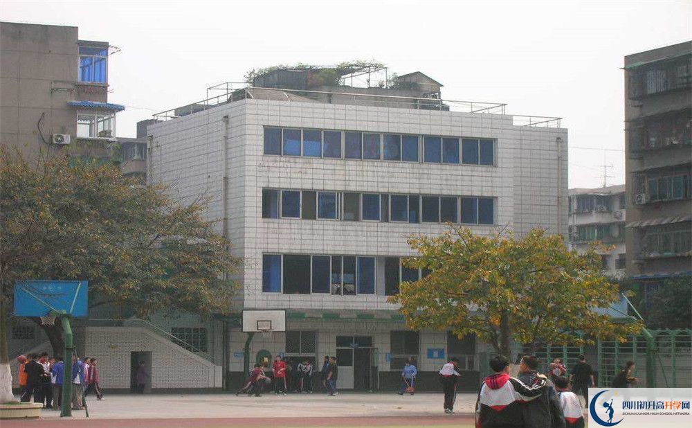 成都玉林中學(xué)在校學(xué)生總?cè)藬?shù)是多少？