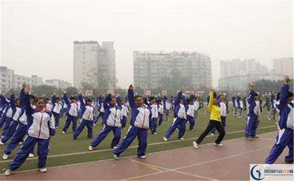 成都高新實(shí)驗(yàn)中學(xué)在校學(xué)生總?cè)藬?shù)是多少？
