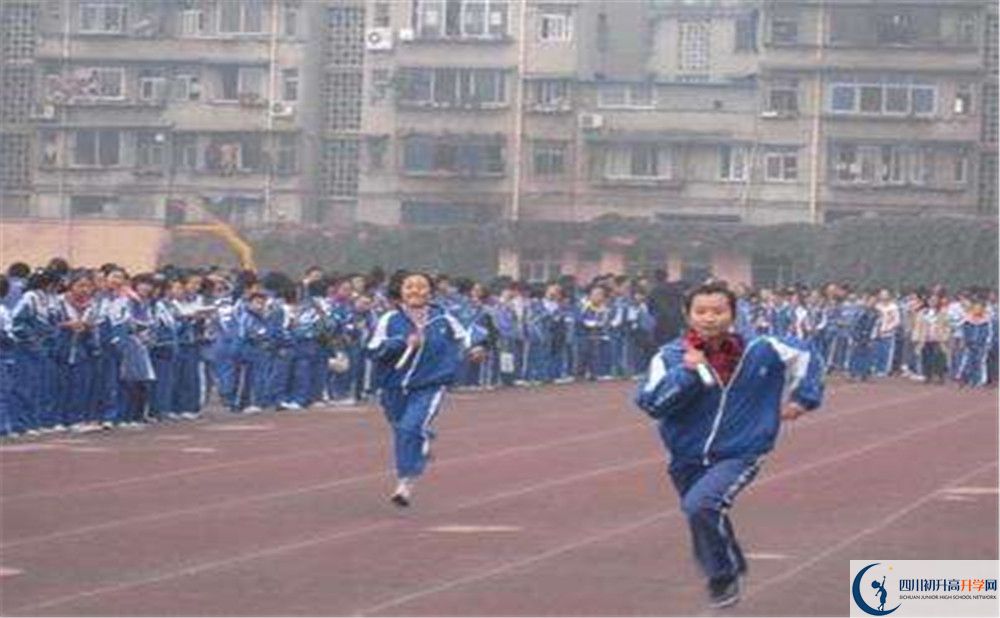成都新世紀(jì)外國語學(xué)校在校學(xué)生總?cè)藬?shù)是多少？