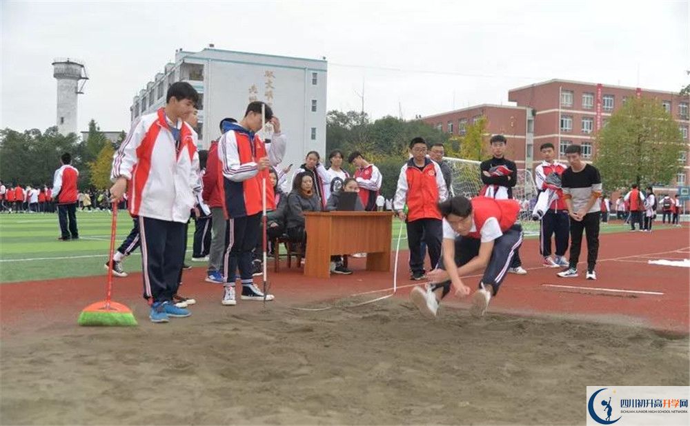 壽安中學(xué)在校學(xué)生總?cè)藬?shù)是多少？