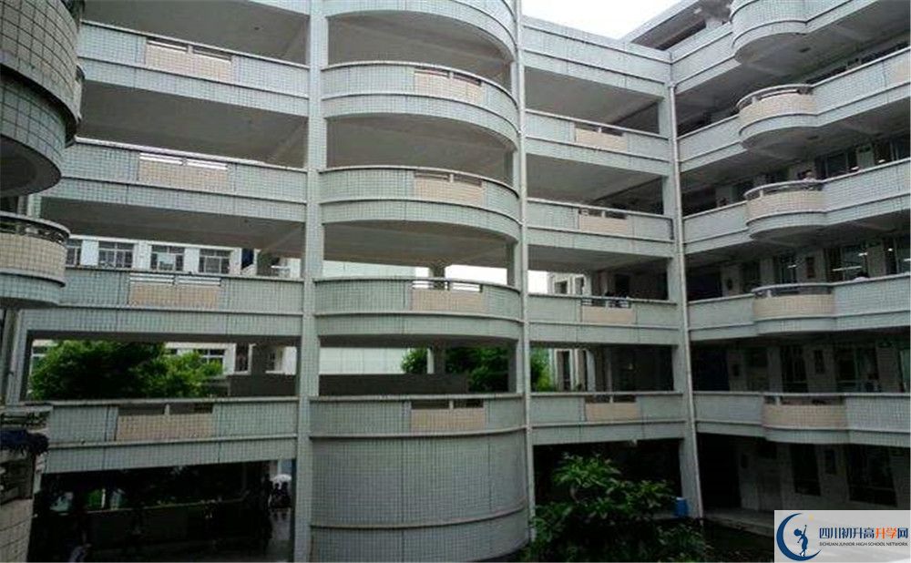 巴中中學(xué)2020年中考錄取分數(shù)是多少？