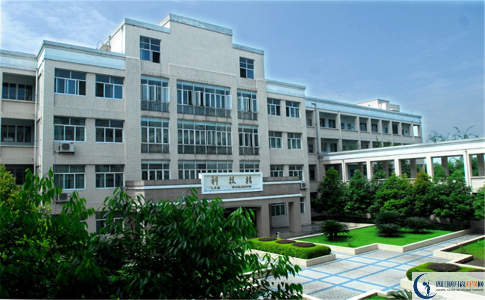 成都棠湖外國(guó)語(yǔ)學(xué)校今年的學(xué)費(fèi)怎么收取，是否變化？