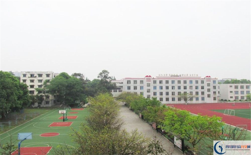 青白江中學(xué)今年的學(xué)費(fèi)怎么收取，是否有變化？