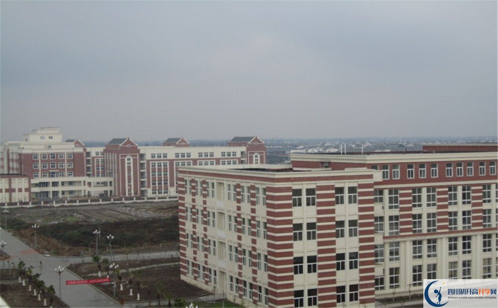 四川師范大學附屬第三實驗中學今年的學費怎么收??？