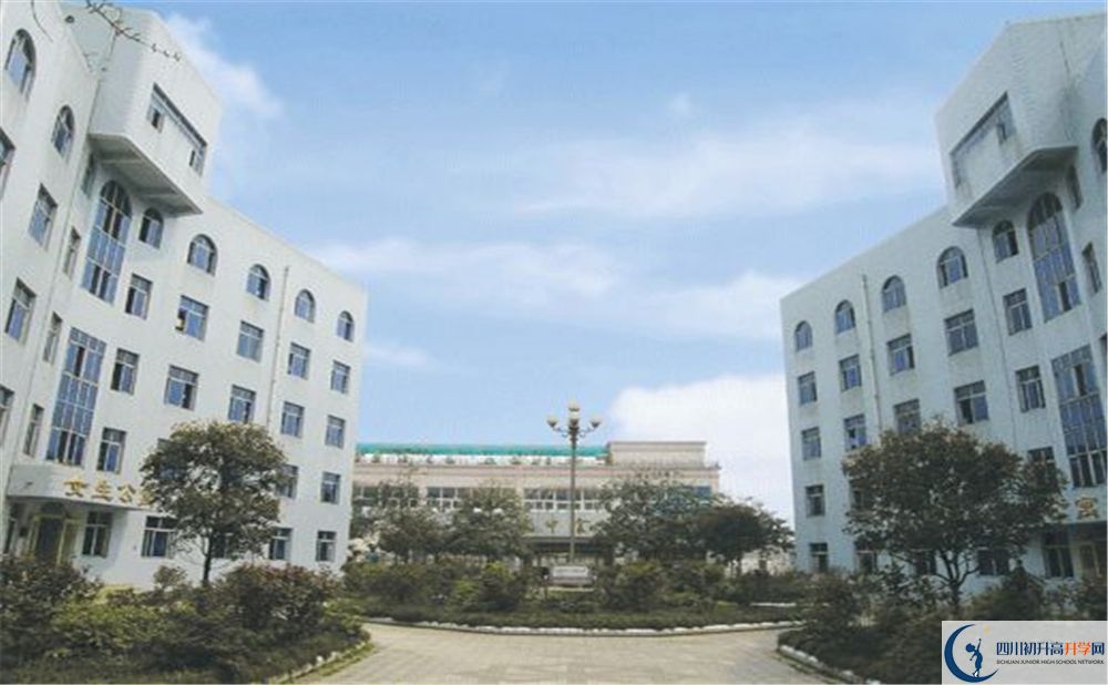彭州中學2020年收費是多少？