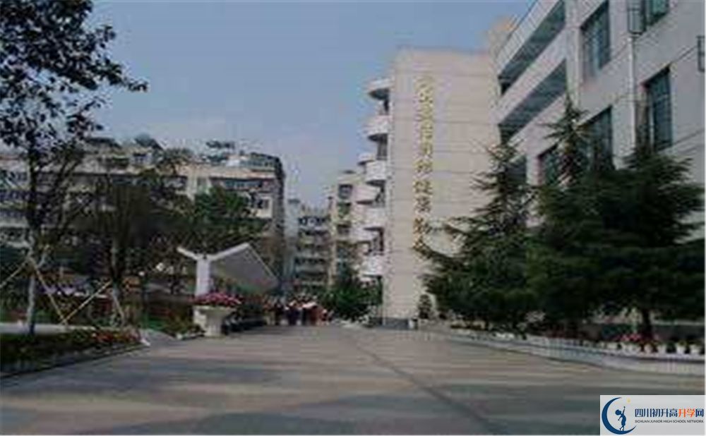 成都市第十七中學(xué)校2020年學(xué)校收費是多少錢？